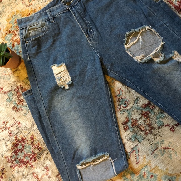 High-waisted Distressed Jeans - Picture 4 of 12